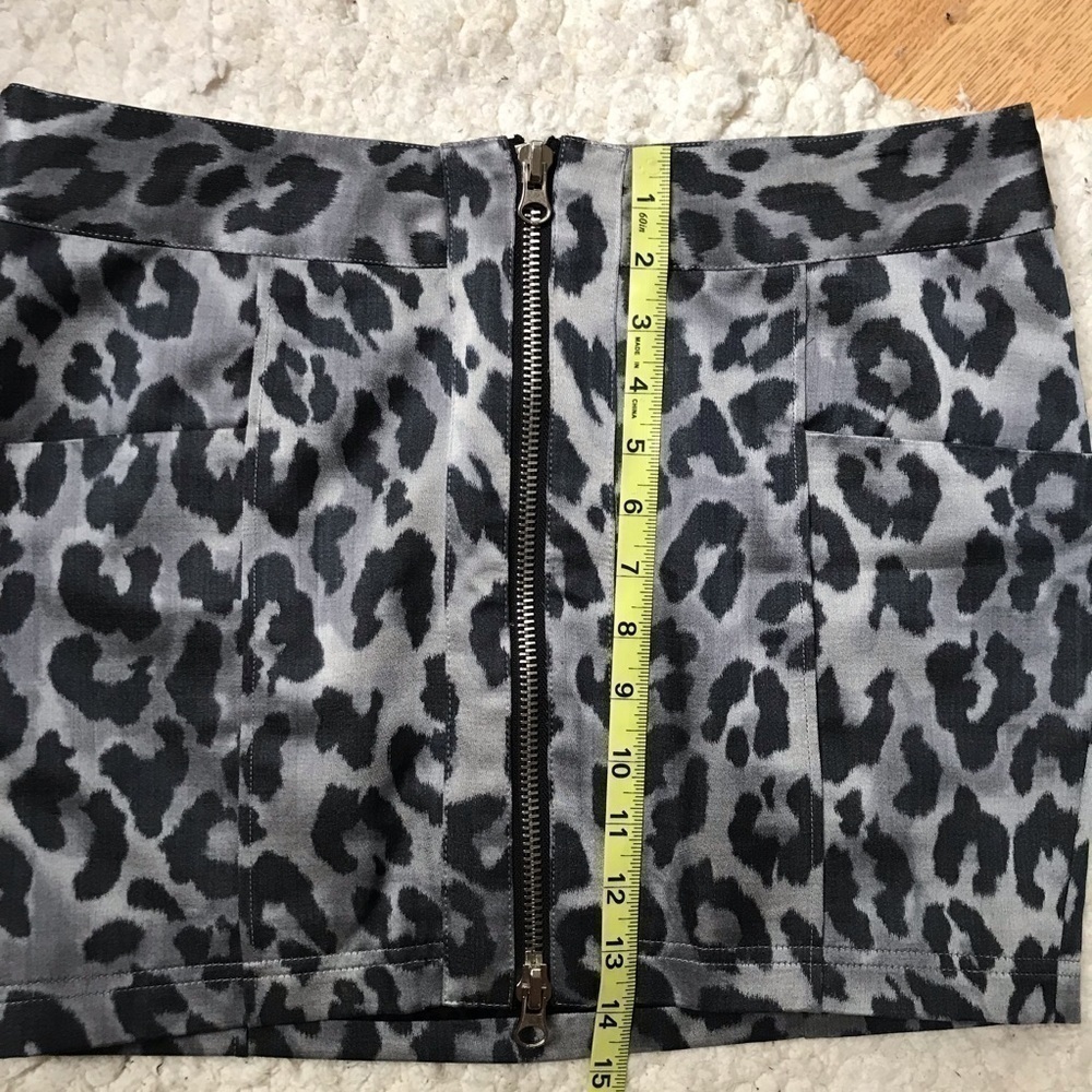 Seventy Two Changes Metallic Silver Leopard Print… - image 5